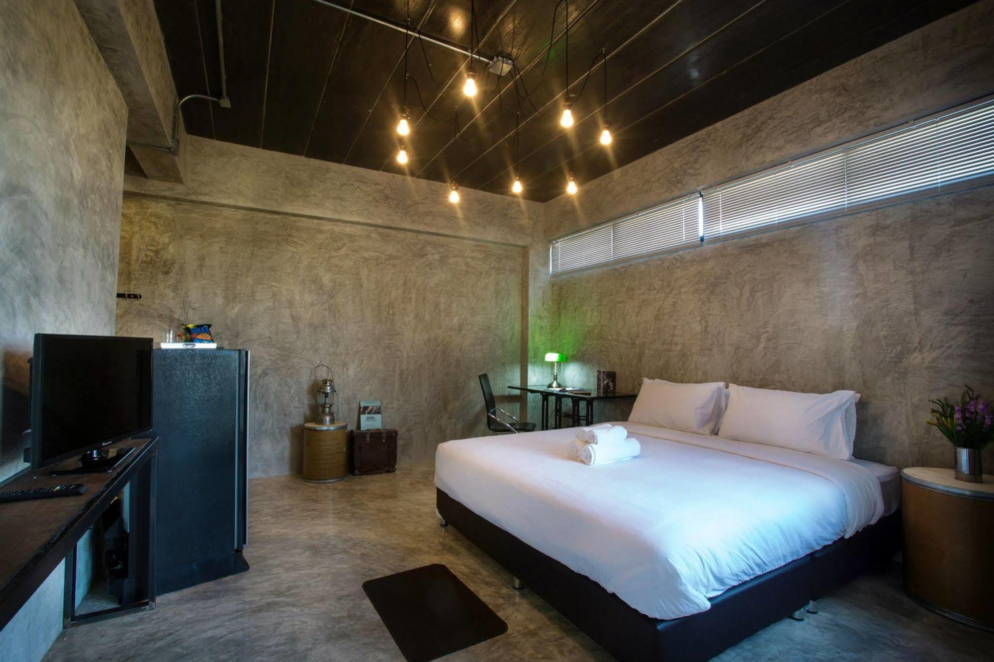 Rumpai Loft Habitat Чиангмай Экстерьер фото