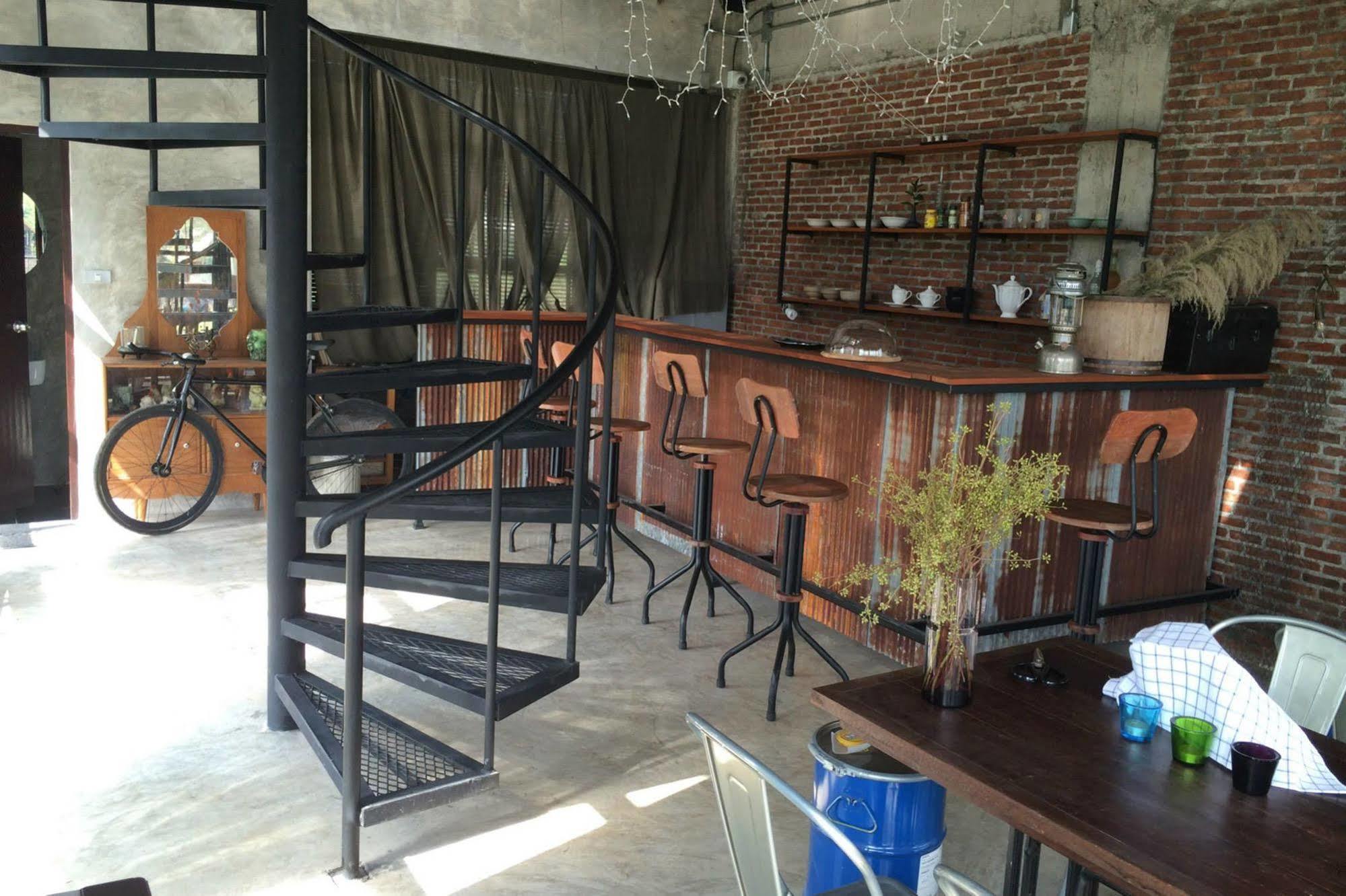 Rumpai Loft Habitat Чиангмай Экстерьер фото